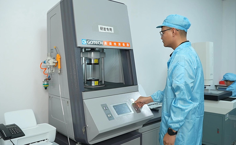  اختبار المواد في المختبر